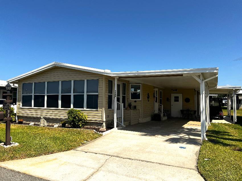 Winter Haven, FL Mobile Home for Sale located at 471 S. Putter Circle Swiss Golf & Tennis